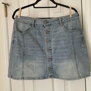 American Eagle Hi-Rise Light Wash Denim Skirt